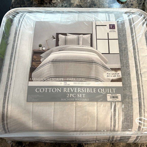 NWT! Farmhouse Stripe Reversible Cotton Quilt Dark Gray 2Pc Set Twin-XL - Picture 1 of 7